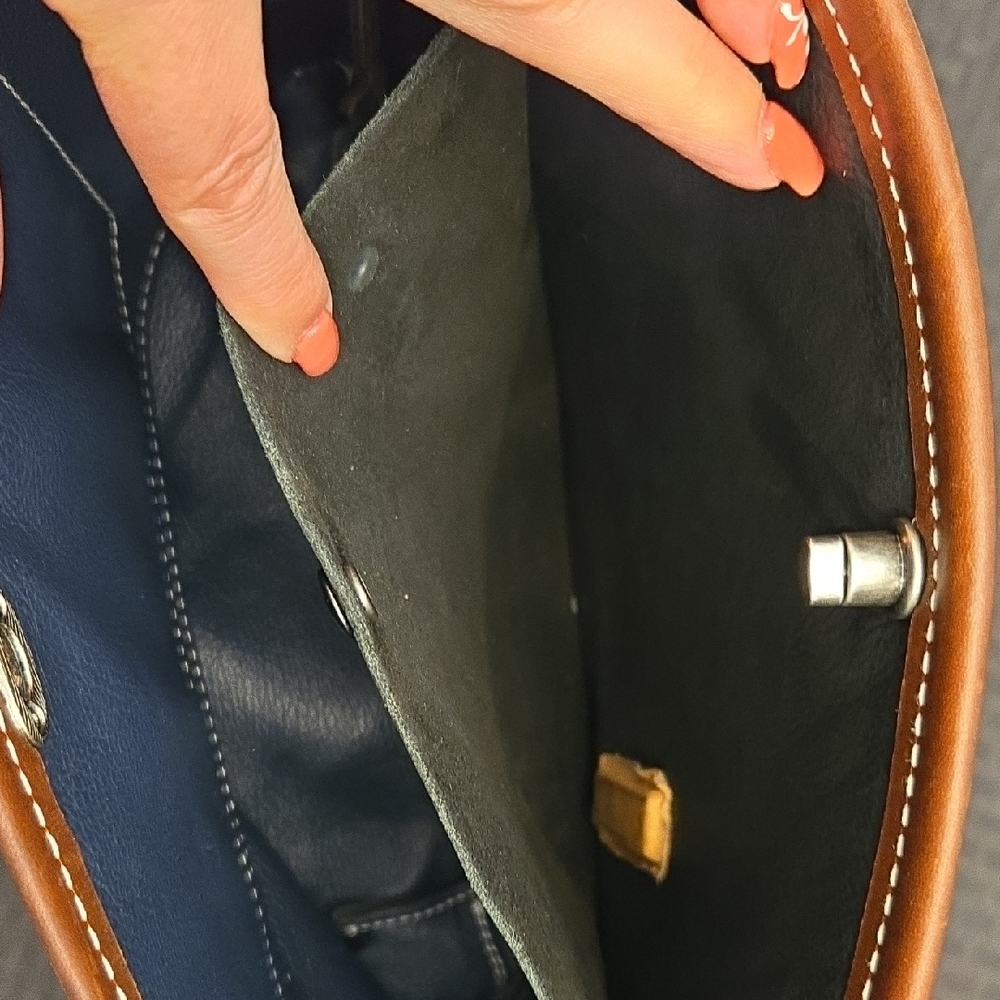 Valor Heavy Leather Crossbody Tote Bag – Artisan Rustic Style - Picture 6 of 12